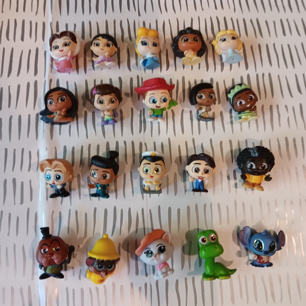 Disney Doorables Lot Of 20